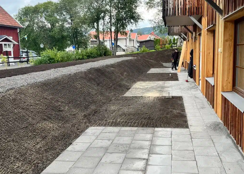 Stenläggning och tomtplanering åt BRF i Åre