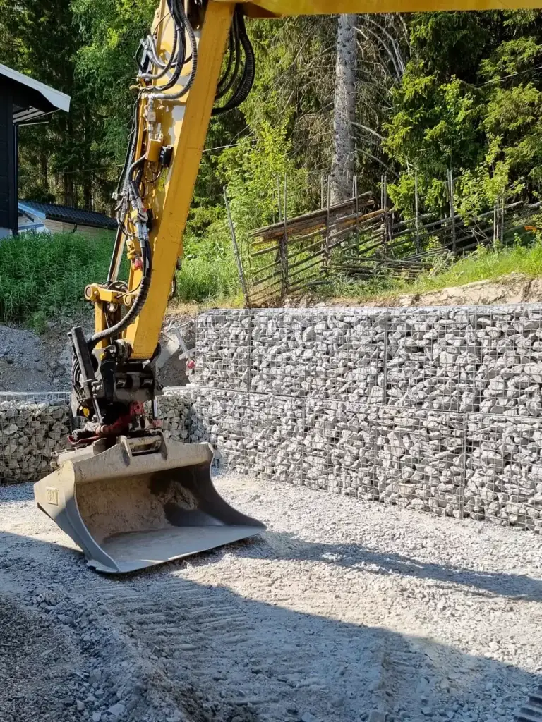 Gabionmur för markanpassning i Åre
